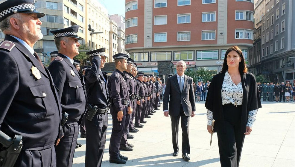 El concejal de Personal y Protección Ciudadana, Pedro Nalda, y la alcaldesa de Santander, Gema Igual, en un acto con la Policía Local