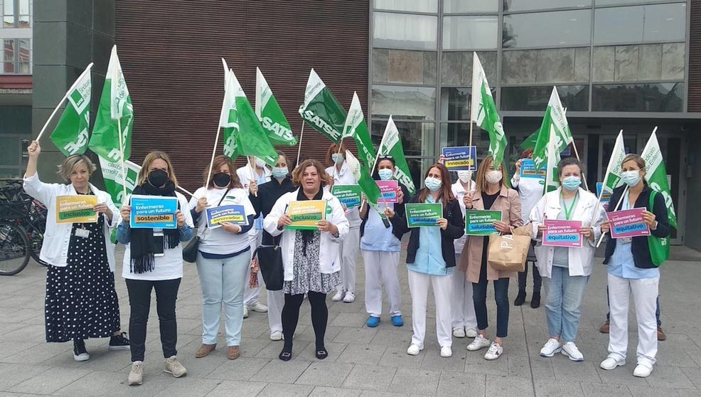 Manifestación de las enfermeras de Cantabria en el Hospital Universitario Marqués de Valdecilla