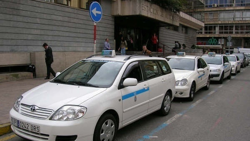 Taxis de Santander en la parada de la Plaza de las Estaciones