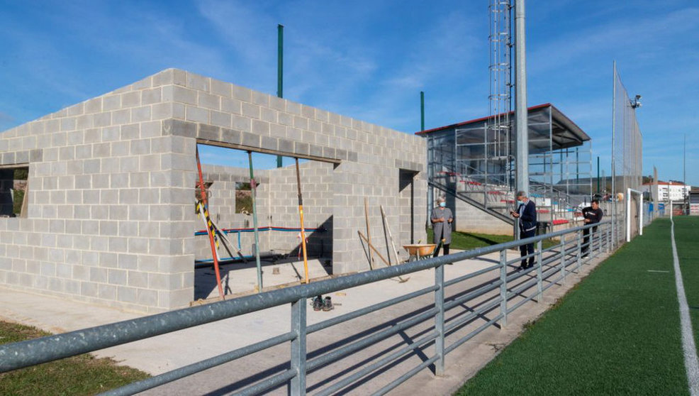 Construcción del bar del campo de fútbol de Rinconeda | Foto- Ayuntamiento de Polanco