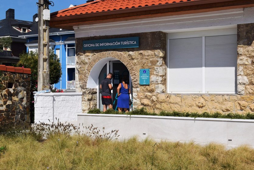 Archivo - Piélagos abre la oficina de turismo de Liencres hasta el 15 de septiembre