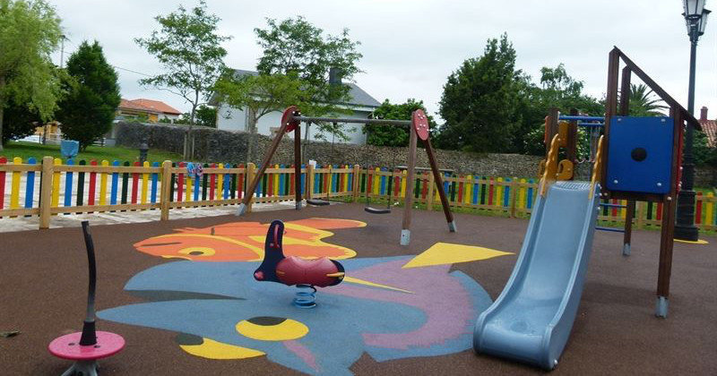 En las últimas semanas se han llevado a cabo trabajos de mejora en parques infantiles de Hinojedo