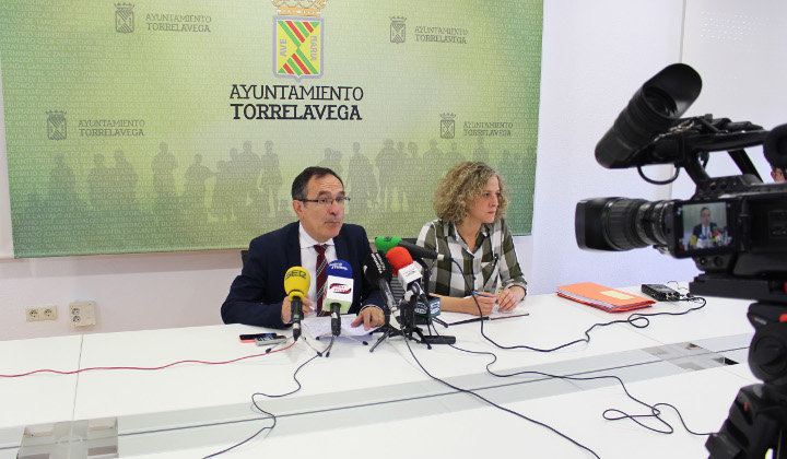 Tanto el alcalde como Portilla han reiterado su objetivo y su compromiso de que haya &#34;cero deshaucios en Torrelavega&#34;