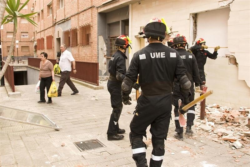 La UME colaboró activamente en la extinción de los incendios que afectaron a Torrelavega y a Cantabria el pasado mes de diciembre.