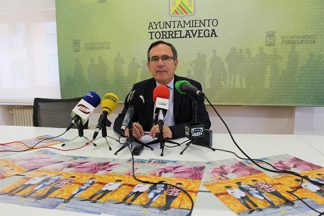 Presentación en rueda de prensa del Festival de Calle por el alcalde, José Manuel Cruz Viadero
