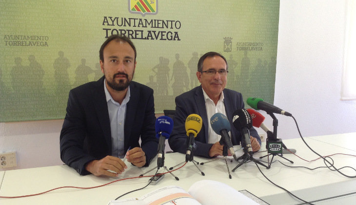 El alcalde, José Manuel Cruz Viadero junto al teniente de alcalde Javier López Estrada