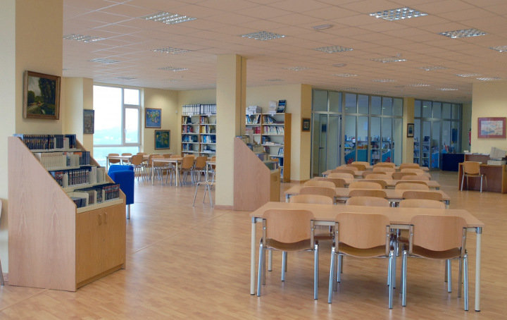 Interior de la Biblioteca Municipal Elena Soriano