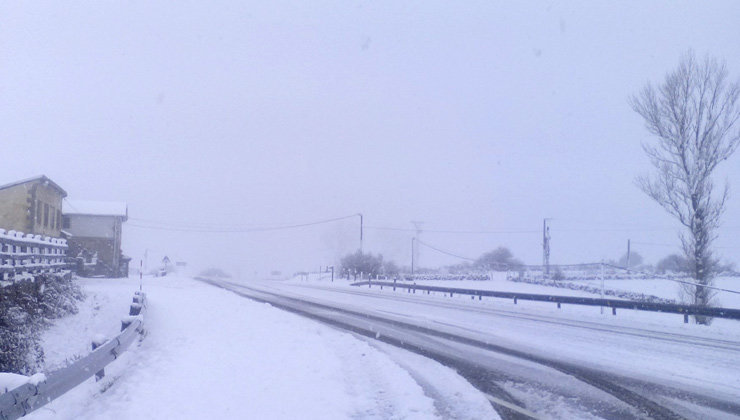 La nieve obliga a aumentar la precaución a los conductores