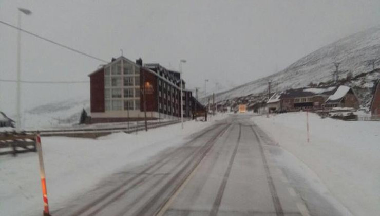 La nieve ha obligado a cerrar varios colegios y ha impedido el transporte escolar
