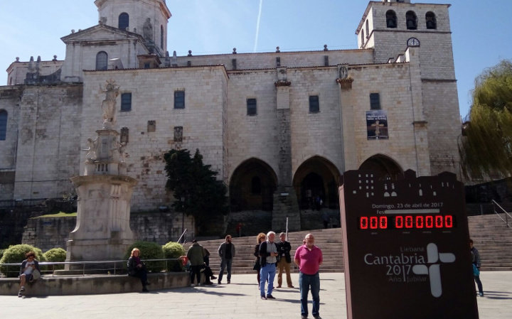 El reloj situado en la catedral de Santander que marcaba la cuenta atrás del Año Jubilar Lebaniego