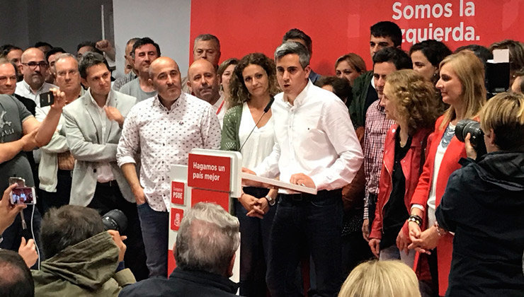 El nuevo secretario general del PSOE de Cantabria, Pablo Zuloaga, tras ganar las primarias de 2017