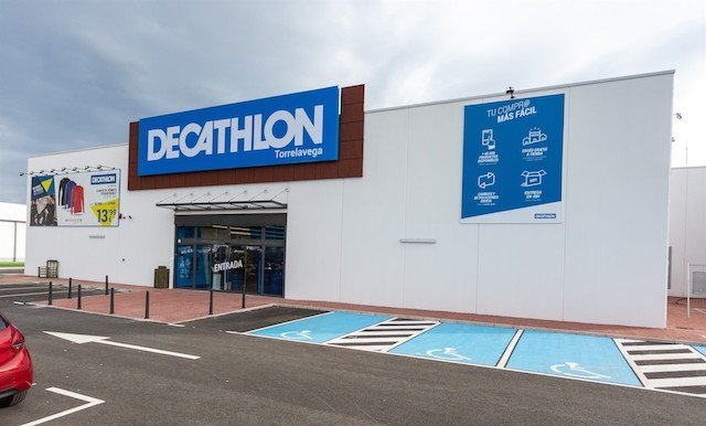 Nuevo Decathlon situado en el área comercial de Ganzo