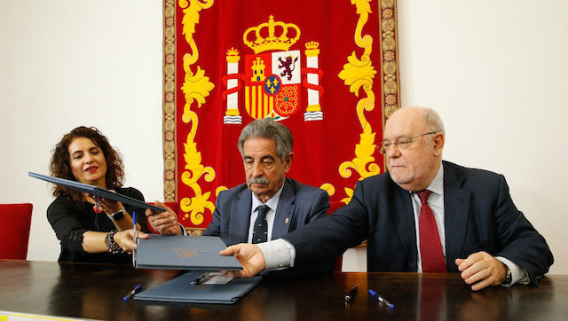Montero, Revilla y Sota firman el convenio de la anualidad de 2018 del Hospital Valdecilla