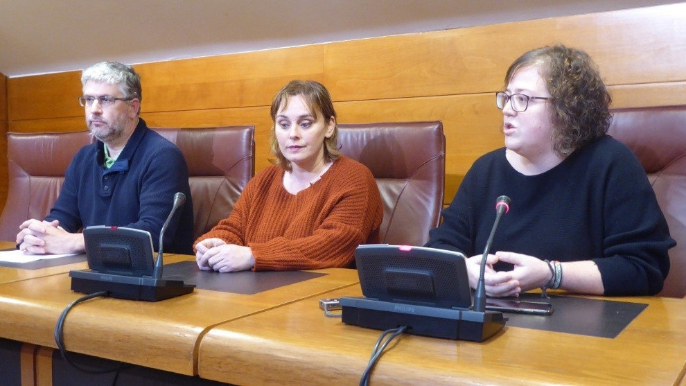 Miguel Goya, Lourdes Verdejo y Verónica Ordóñez, este miércoles en el Parlamento autonómico