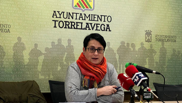 La concejala de Recursos Humanos, Cecilia Gutiérrez, en rueda de prensa
