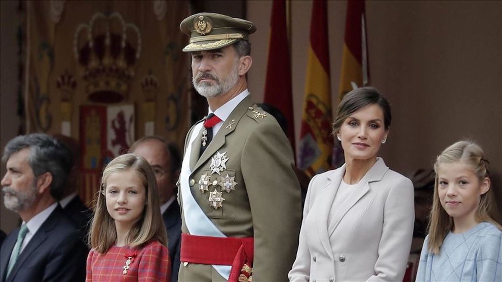 Los Reyes de España junto a sus hijas