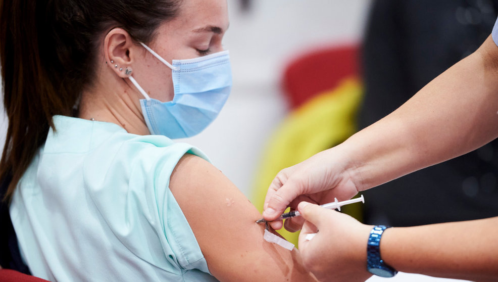 Los docentes serán vacunados en hospitales y centros de salud