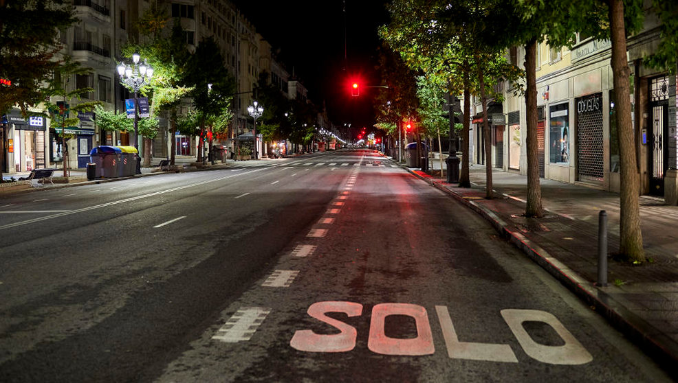 Calle Calvo Sotelo de Santander, vacía minutos antes de la segunda noche de toque de queda