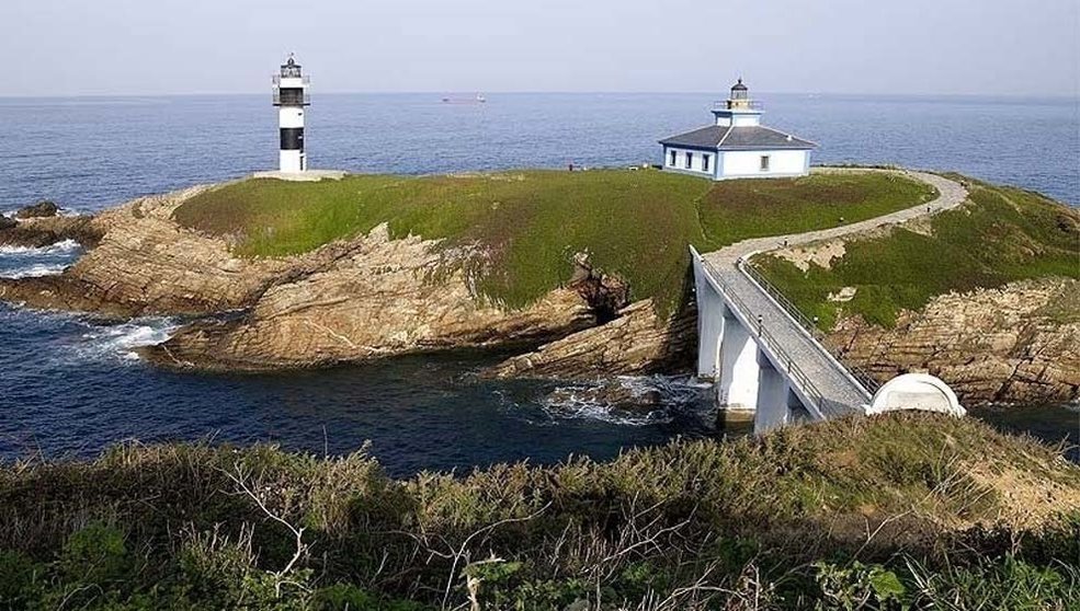 Faro de la Isla Pancha | Foto- Turismo de Galicia
