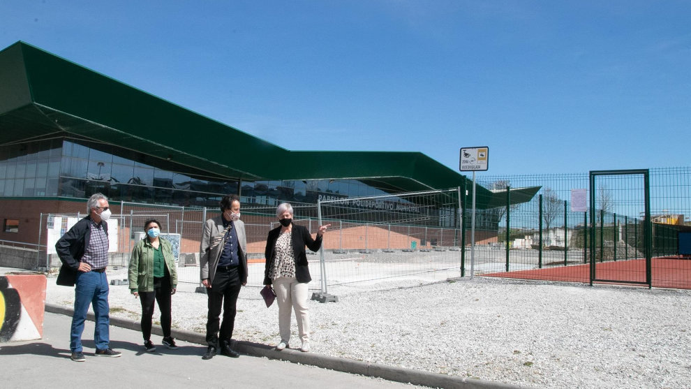 La alcaldesa de Polanco y el consejero de Obras Públicas visitan la zona donde se ubicarán las pistas de pádel de Requejada | Foto de archivo