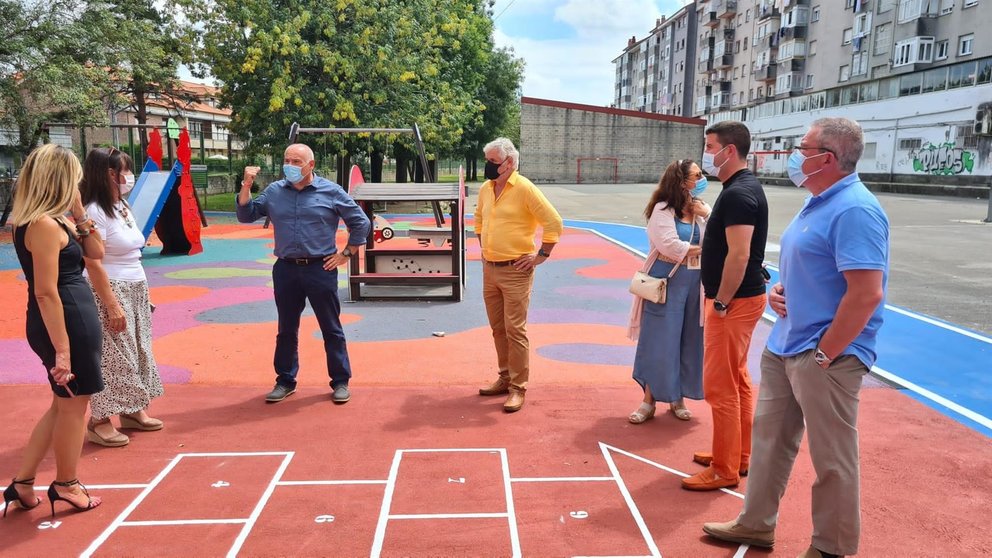El Ayuntamiento de Piélagos finaliza la reforma integral de las áreas de juego del Colegio Virgen de Valencia de Renedo