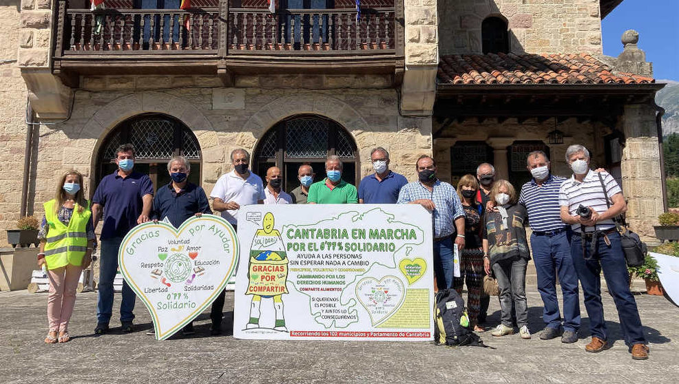Presentación de la Marcha Cantabria Solidaria por el 0,77% en el Ayuntamiento de Cillorigo de Liébana
