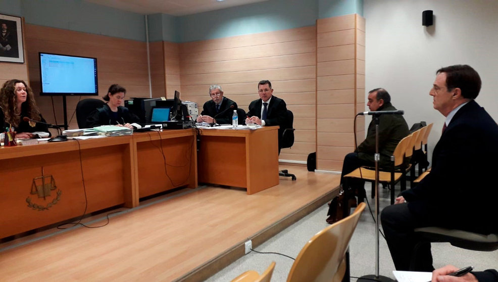 Diego Higuera declara en el juicio del caso Conurca, en el que Pablo Sámano (a su derecha) se ha acogido a su derecho a no declarar