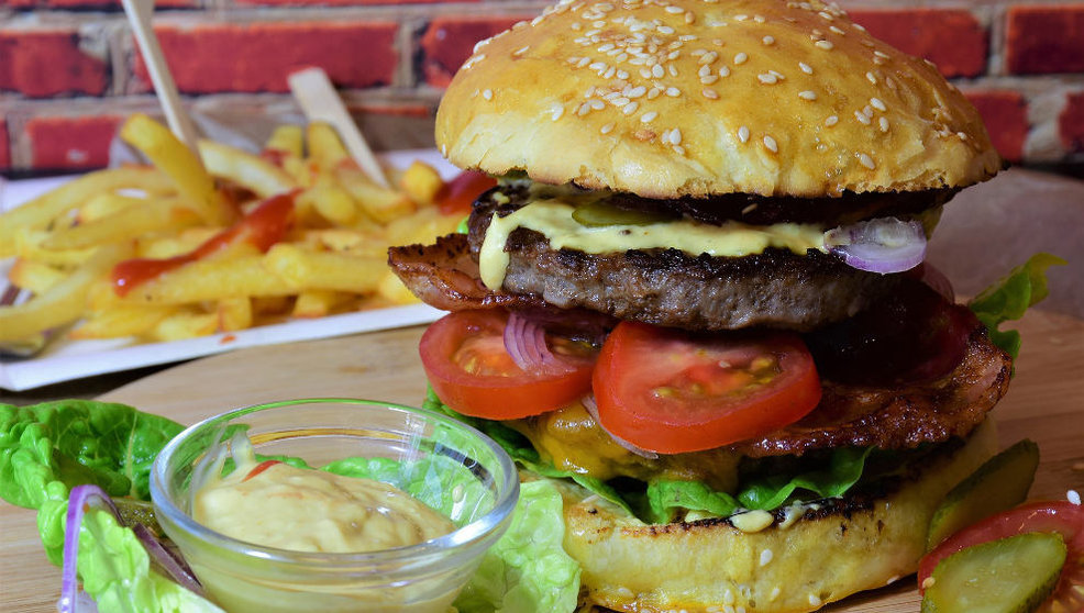 Tres establecimientos de Cantabria optan a la mejor hamburguesa de España