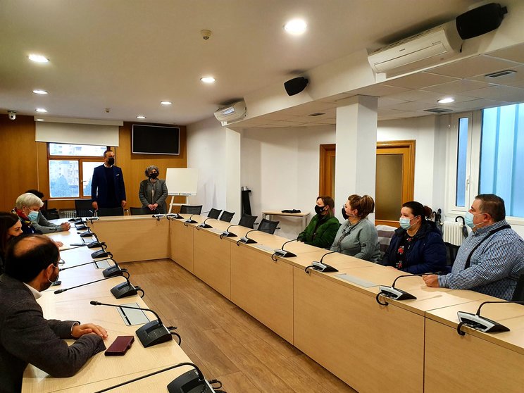 Reunión del Ayuntamiento con ucranianos residentes en Torrelavega