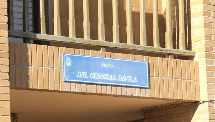 Placa de la calle de General Dávila