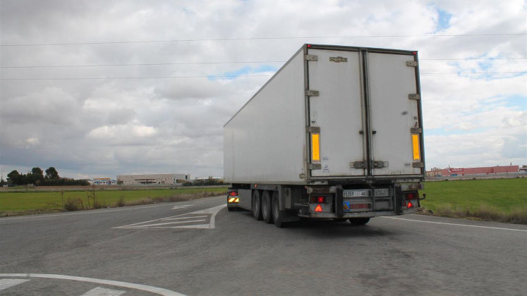Los conductores de camiones tendrán que pagar un peaje por utilizar la A-8 para entrar o salir del País Vasco