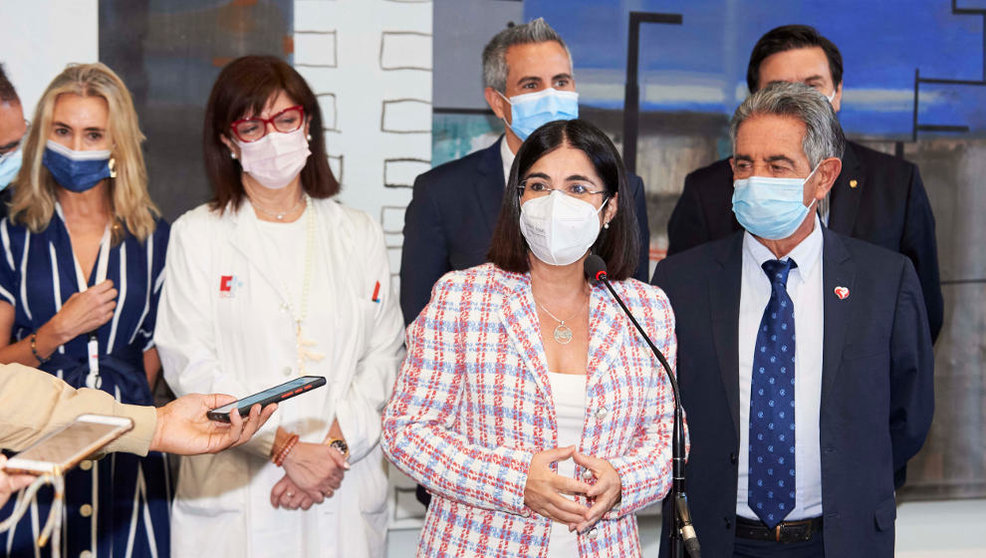 La ministra de Sanidad, Carolina Darias, y el presidente de Cantabria, Miguel Ángel Revilla
