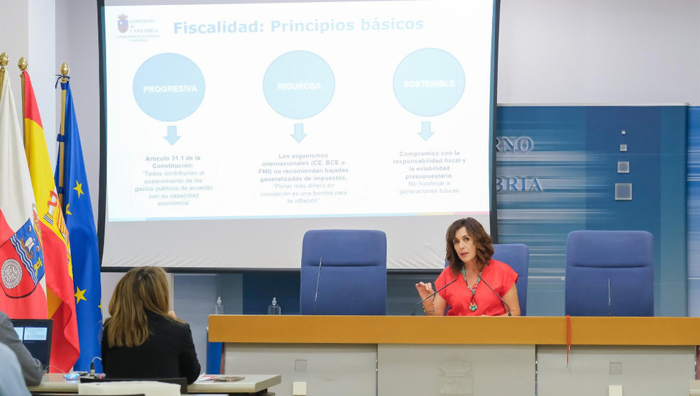 La consejera de Economía y Hacienda, Ana Belén Álvarez, presenta la propuesta fiscal del Gobierno de Cantabria