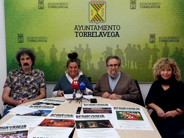 Presentación de la exposición de fotos 'Radiografía de una ciudad. Personas y personajes' en Torrelavega