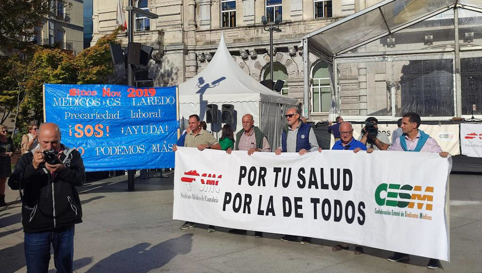 Manifestación de sanitarios en el Ayuntamiento de Santander