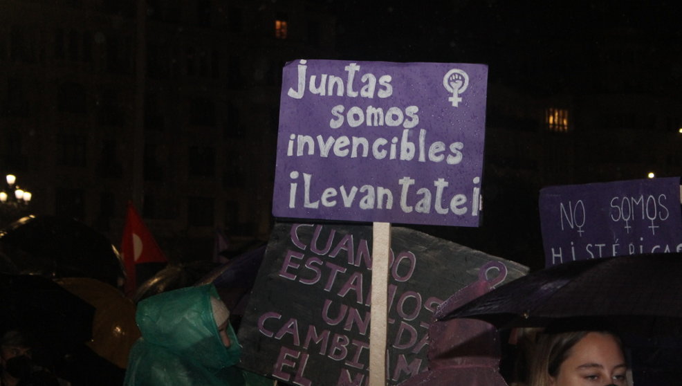 Una de las pancartas de la manifestación en Santander contra la violencia de género con motivo del 25N