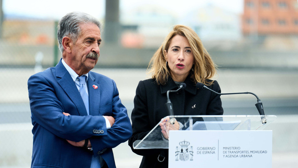 La ministra de Transportes, Movilidad y Agenda Urbana, Raquel Sánchez, y el presidente de Cantabria, Miguel Ángel Revilla