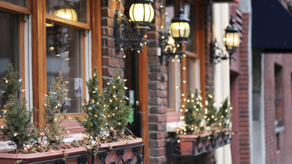 Fachada adornada con luces de Navidad | Foto- Pixabay