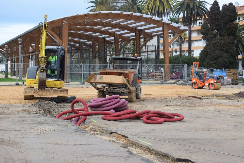 Obras de construcción del nuevo aparcamiento de Renedo