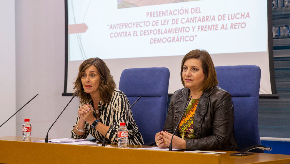 La consejera de Presidencia, Paula Fernández, informa en rueda de prensa del anteproyecto de Ley de Lucha contra el Despoblamiento