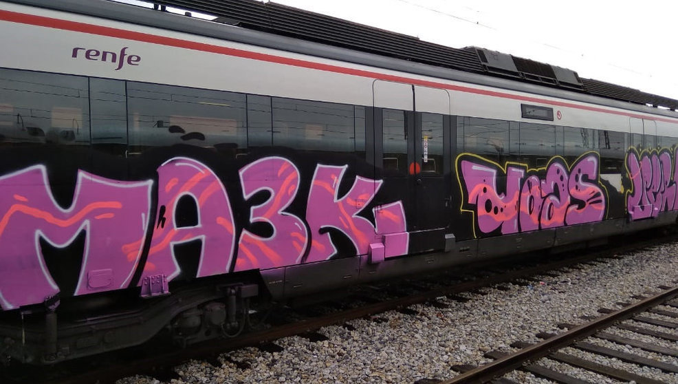 Grafiti en un tren de Renfe | Foto- Archivo