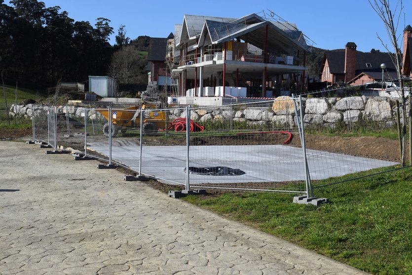El Ayuntamiento de Piélagos comienza la construcción de un parque infantil en Mortera