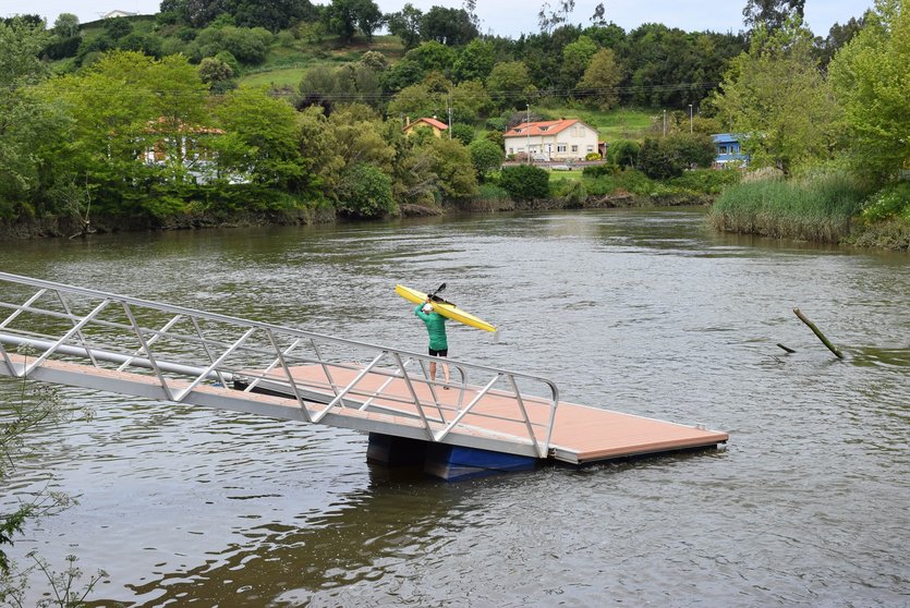 Pantalán flotante para embarcaciones de remo en Oruña de Piélagos