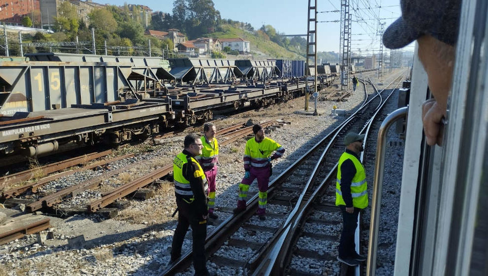 Incidencia en un tren que ha sufrido un conato de incendio antes de llegar a la estación de Santander