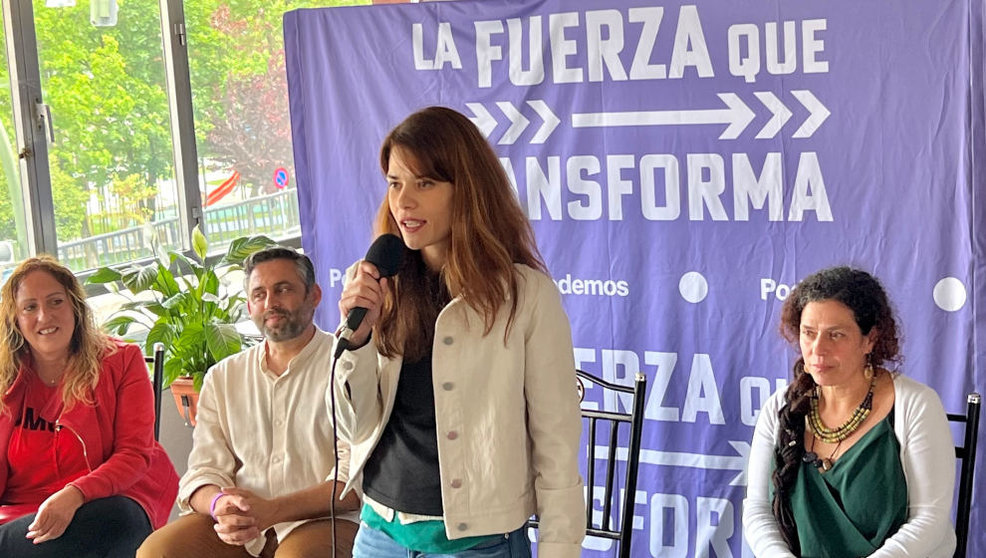 Isa Serra interviene en un acto de Podemos-IU en Renedo de Piélagos