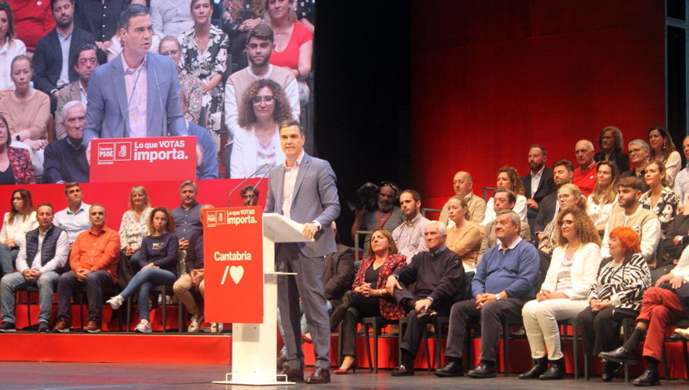 El presidente de España y secretario general del PSOE, Pedro Sánchez, durante el mitin en el Palacio de Festivales | Foto- edc