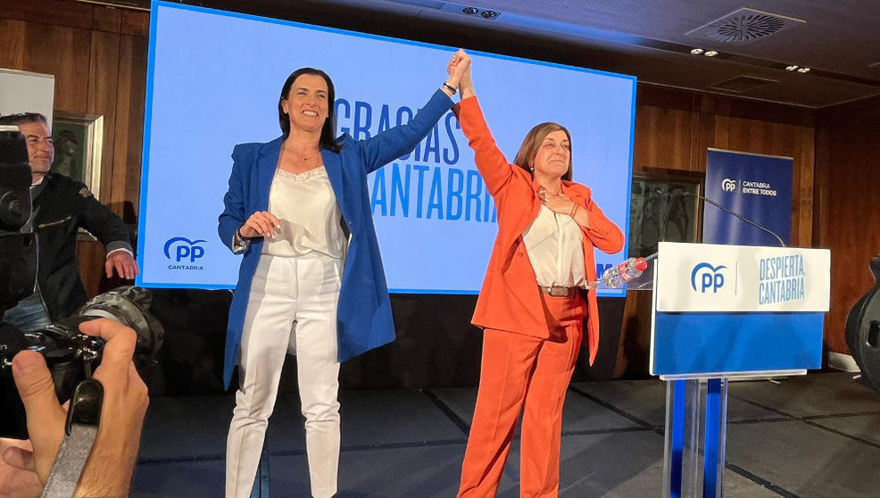 Gema Igual y María José Sáenz de Buruaga celebran la victoria del PP en las elecciones de 2023 | Foto- edc