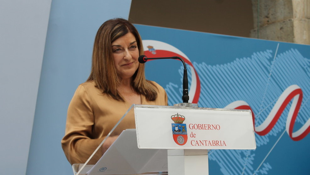 La presidenta de Cantabria, María José Sáenz de Buruaga, durante la toma de posesión del cargo | Foto- edc