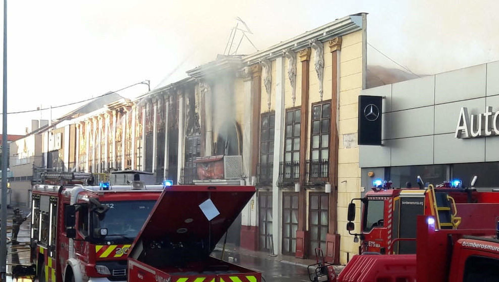 Imagen de la fachada de la discoteca en donde se ha producido el incendio