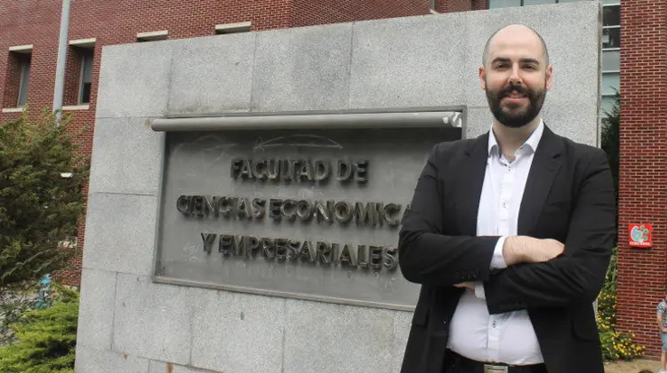 “Revilla reina, pero es Díaz Tezanos la que gobierna”